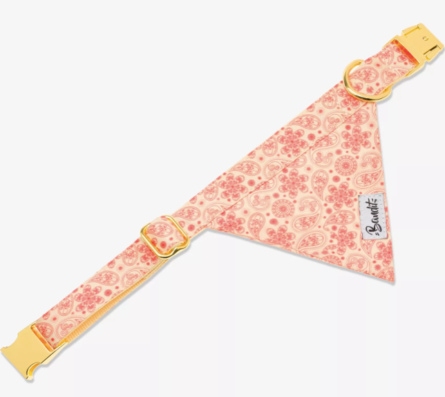Accessoire bandana chien confortable et ajustable
