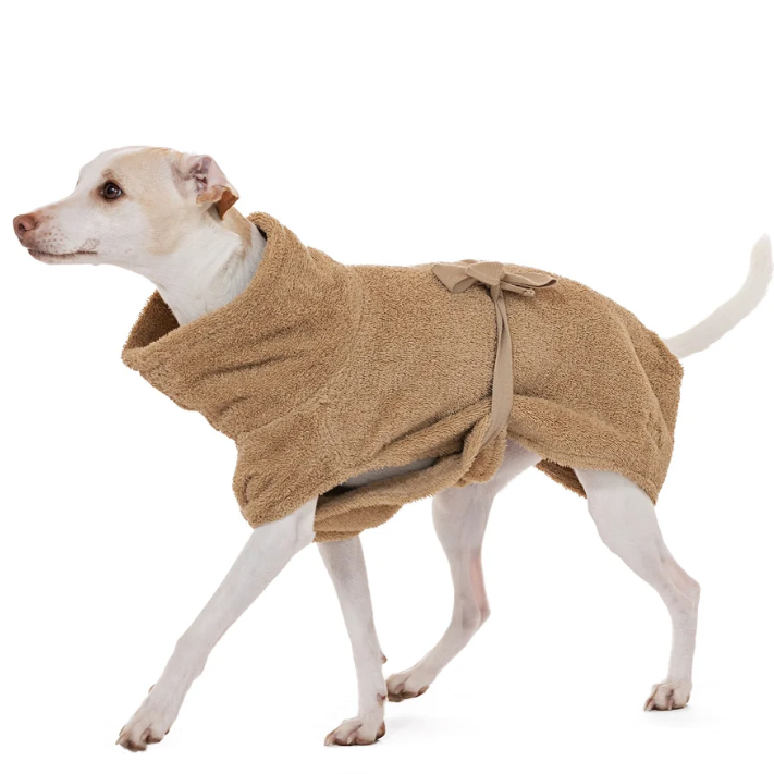 Après chaque promenade sous la pluie, baignade ou bain. Son tissu éponge en coton extra-épais absorbe l'humidité et la saleté en profondeur !